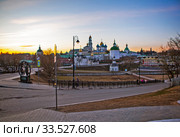 Троице-Сергиева лавра на закате. Вид с блинной горки. Сергиев Посад. Московская область (2020 год). Редакционное фото, фотограф Сергей Афанасьев / Фотобанк Лори