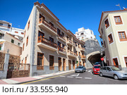 Traditional architecture of beautiful narrow pedestrian streets of Candelaria town. Тенерифе, Канары, Испания (2016 год). Редакционное фото, фотограф Кекяляйнен Андрей / Фотобанк Лори