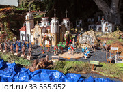 Papier mache installation of city historical model. Visitors watch the smaller scale scene. The Basilica of the Royal Marian Shrine of Our Lady (2016 год). Редакционное фото, фотограф Кекяляйнен Андрей / Фотобанк Лори