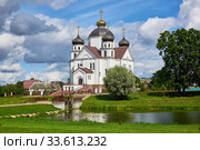 White stone Orthodox Church on the Bank of a pond in the city of Smorgon. Стоковое фото, фотограф Artem Sobov / Фотобанк Лори