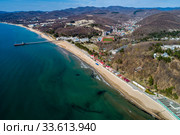 Краснодарский край, посёлок Новомихайловский, детский лагерь "Орлёнок", вид сверху (2020 год). Редакционное фото, фотограф glokaya_kuzdra / Фотобанк Лори