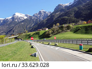 Highway along the river Reuss near the town of Silenen on a sunny spring day. View of the snow-capped Alps. Canton of Uri, Switzerland. (2018 год). Стоковое фото, фотограф Bala-Kate / Фотобанк Лори