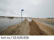 Дамба из мешков с песком. Защита от наводнения. Стоковое фото, фотограф Яковлев Сергей / Фотобанк Лори