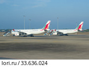 Самолеты национальной авиакомпании Шри-Ланки - SriLankan Airlines Limited на летном поле международного аэропорта  Бандаранаике. Шри-Ланка (2020 год). Редакционное фото, фотограф Виктор Карасев / Фотобанк Лори