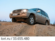 Toyota Land Cruiser 100 (2020 год). Редакционное фото, фотограф Art Konovalov / Фотобанк Лори