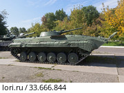 Боевая машина пехоты БМП-1 в парке Победы города Вологды (2019 год). Редакционное фото, фотограф Николай Мухорин / Фотобанк Лори