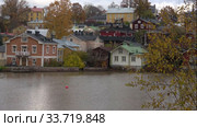 Октябрьский облачный день в городе Порвоо. Финляндия (2019 год). Стоковое видео, видеограф Виктор Карасев / Фотобанк Лори