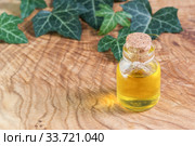 Бутылка с растительным маслом на фактурном деревянном столе. Омега-3 незаменимые полиненасыщенные жирные кислоты. Место для текста. Стоковое фото, фотограф Наталья Гармашева / Фотобанк Лори
