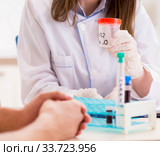 Male sperm donor visiting clinic. Стоковое фото, фотограф Elnur / Фотобанк Лори