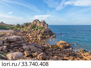 Перрос-Гирек (Perros-Guirec), Франция. Берег Розового гранита: живописные скалы (2017 год). Редакционное фото, фотограф Rokhin Valery / Фотобанк Лори