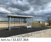 Новая автобусная остановка в степной части Крыма Нижнегорского района село Стрепетово (2020 год). Стоковое фото, фотограф Кузнецов Максим / Фотобанк Лори