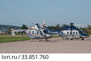 Российские вертолеты Ансат с бортовым номером RA-20001 и Agusta Westland AW139 с бортовым номером RA-01680 на Международном авиационно-космическом салоне МАКС-2019 в Жуковском, Россия. Редакционное фото, фотограф Малышев Андрей / Фотобанк Лори