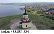 Сторожевая башня на вершине Лисьей горы. Вид с высоты Нижний Тагил. Россия (2020 год). Стоковое видео, видеограф Евгений Ткачёв / Фотобанк Лори