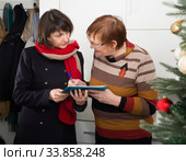 Senior woman participating in social inquiry. Стоковое фото, фотограф Яков Филимонов / Фотобанк Лори