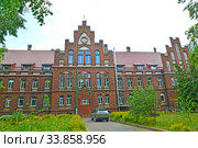 Здание центральной городской больницы (бывший Дом бедняков,1908 год). Советск, улица 9 Января, 13. Калининградская область (2019 год). Стоковое фото, фотограф Ирина Борсученко / Фотобанк Лори