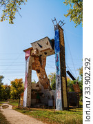 Barnaul, Russia - September, 22, 2019: Climbing wall in the autumn city park. Редакционное фото, фотограф Вадим Орлов / Фотобанк Лори