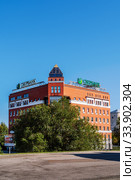 Barnaul, Russia - September, 22, 2019: Office building of Sberbank, Komsomolsky prospect. Редакционное фото, фотограф Вадим Орлов / Фотобанк Лори