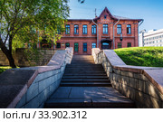 Barnaul, Russia - September, 22, 2019: Altai State Museum of Local Lore. Military historical department. Veterans Square. Редакционное фото, фотограф Вадим Орлов / Фотобанк Лори