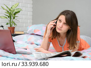 Расстроенная девушка умоляет работодателя дать шанс получить работу. Стоковое фото, фотограф Иванов Алексей / Фотобанк Лори