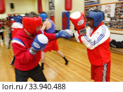 Кубинские и Российские боксёры во время тренировки (2008 год). Редакционное фото, фотограф Дмитрий Неумоин / Фотобанк Лори