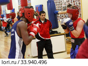 Кубинские и Российские боксёры во время тренировки (2008 год). Редакционное фото, фотограф Дмитрий Неумоин / Фотобанк Лори