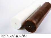 White and brown large cylindrical handmade candles. Стоковое фото, фотограф Nataliia Zhekova / Фотобанк Лори