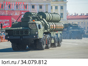 Зенитно-ракетный комплекс С-300ПМ крупным планом. Фрагмент военного парада в честь Дня Победы. Санкт-Петербург (2020 год). Редакционное фото, фотограф Виктор Карасев / Фотобанк Лори
