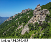 Краснодарский край, Туапсинский район, гора Индюк, скала "Динозавр" Стоковое фото, фотограф glokaya_kuzdra / Фотобанк Лори