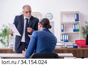 Yound and old employees in business presentation concept. Стоковое фото, фотограф Elnur / Фотобанк Лори