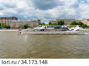 Супер яхта Рэдиссон "Примавера". Москва (2019 год). Редакционное фото, фотограф Александр Щепин / Фотобанк Лори