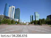 Водно-зеленый бульвар в столице Казахстана, Нур-Султан (2015 год). Редакционное фото, фотограф Александр Карпенко / Фотобанк Лори