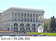 Национальная музыкальная академия Украины имени П. И. Чайковского. Площадь Независимости (майдан Незалежности). Киев (2007 год). Редакционное фото, фотограф Ирина Борсученко / Фотобанк Лори