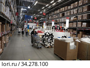 Склад готовой продукции в магазине ИКЕА (2020 год). Редакционное фото, фотограф Дмитрий Неумоин / Фотобанк Лори
