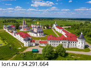 Varnitsky Trinity-Sergius Monastery in the Yaroslavl region, Rostov Veliky, Varnitsa village on a summer day (2020 год). Стоковое фото, фотограф Валерий Смирнов / Фотобанк Лори