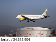 Aircraft Vueling airline lands on the runway in an aeroport El Prat city of Barcelona. Board number EC-LOB (2020 год). Редакционное фото, фотограф Яков Филимонов / Фотобанк Лори