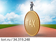 Businessman in tax payment concept. Стоковое фото, фотограф Elnur / Фотобанк Лори