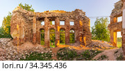 Ruins of a church with pillars in the village of Pyataya Gora at sunset. Стоковое фото, фотограф Дмитрий Тищенко / Фотобанк Лори