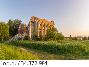 Church with columns in the village of Pyataya Gora, Leningrad Region (2020 год). Стоковое фото, фотограф Дмитрий Тищенко / Фотобанк Лори