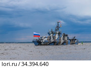 Россия. Санкт-Петербург. Военный корабль в акватории Финского залива. Противодиверсионный катер "Нахимовец", бортовой номер 689 (2020 год). Редакционное фото, фотограф Литвяк Игорь / Фотобанк Лори