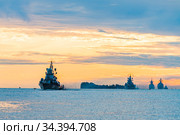 Россия. Санкт-Петербург. Армада военных кораблей в акватории Финского залива (2020 год). Редакционное фото, фотограф Литвяк Игорь / Фотобанк Лори