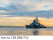 Россия. Санкт-Петербург. Военный корабль в акватории Финского залива. Малый ракетный корабль «Пассат». Бортовой номер 570 (2020 год). Редакционное фото, фотограф Литвяк Игорь / Фотобанк Лори