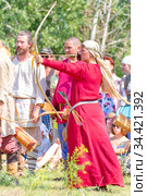 Ancient Knights at the Historical Festival (2014 год). Редакционное фото, фотограф Акиньшин Владимир / Фотобанк Лори