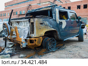 Сгоревший автомобиль Hummer H2 SUT крупным планом (2018 год). Редакционное фото, фотограф Виктор Карасев / Фотобанк Лори