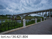 Старица. Вид с набережной Волги на  Старицкий мост (2020 год). Редакционное фото, фотограф Литвяк Игорь / Фотобанк Лори
