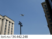 Самолет дальней радиолокационной разведки А-50У в небе над Москвой во время генеральной репетиции парада, посвященного 75-летию Победы в Великой Отечественной войне (2020 год). Редакционное фото, фотограф Free Wind / Фотобанк Лори