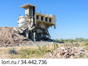 Демонтаж незаконно построенного гостиничного комплекса. Стоковое фото, фотограф Иванов Алексей / Фотобанк Лори