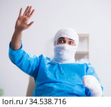 Man suffering from multiple broken bones and fractures. Стоковое фото, фотограф Elnur / Фотобанк Лори