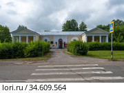 Former mansion for factory employees in the city of Vichuga, Ivanovo region, Russia, 07/19/2020, city of Vichuga, Ivanovo region, Russia. Редакционное фото, фотограф Валерий Смирнов / Фотобанк Лори