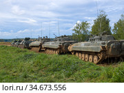 Колонна российской военной техники на полигоне Алабино перед началом демонстрационной программы. Фрагмент военного международного форума "Армия-2020" Редакционное фото, фотограф Виктор Карасев / Фотобанк Лори