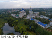 Вид на Свято-Боголюбский женский монастырь облачным августовским утром (аэросъемка). Боголюбово, Россия (2020 год). Стоковое фото, фотограф Виктор Карасев / Фотобанк Лори